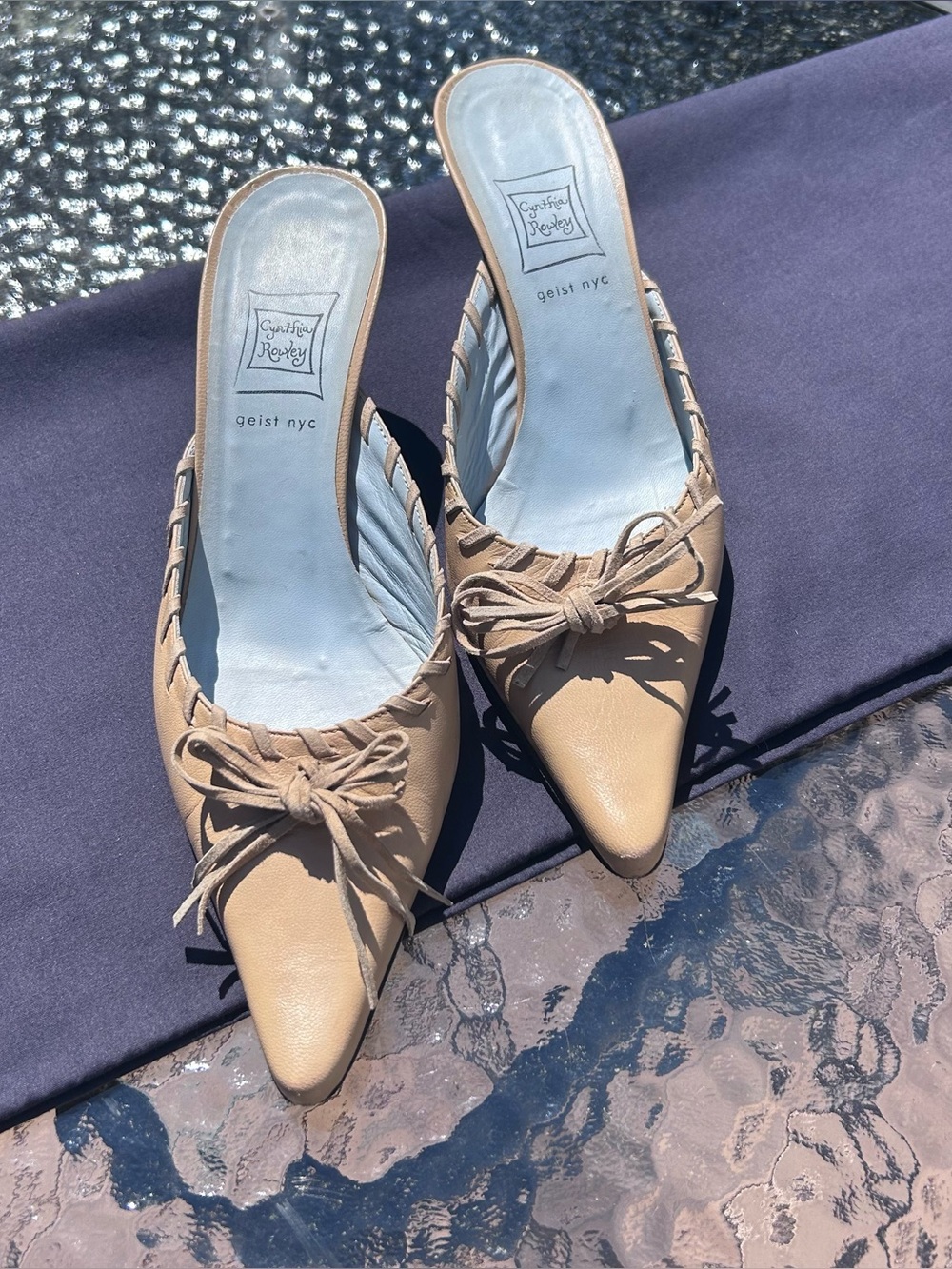 Vintage Cynthia Rowley Geist NYC Tan Leather Kitten Heels Pointed Toe Mules Y2K
